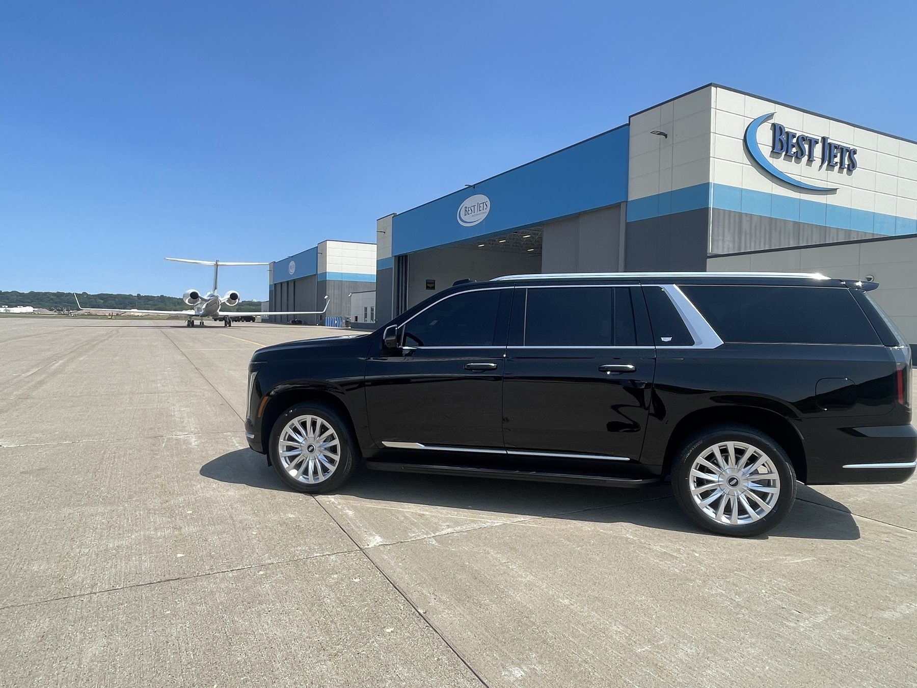 MSP Black Limo chauffeured vehicle
